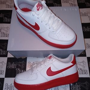 🚫SOLD🚫Nike Air Force 1 Red Sole Low AF1